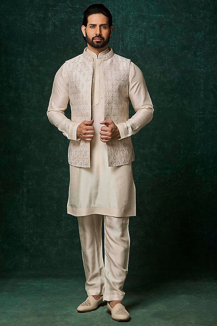 Pearl-Colored Silk Embroidered Bundi Jacket Set by Vanshik at Pernia's Pop Up Shop