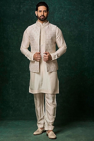 Pearl-Colored Silk Embroidered Bundi Jacket Set by Vanshik