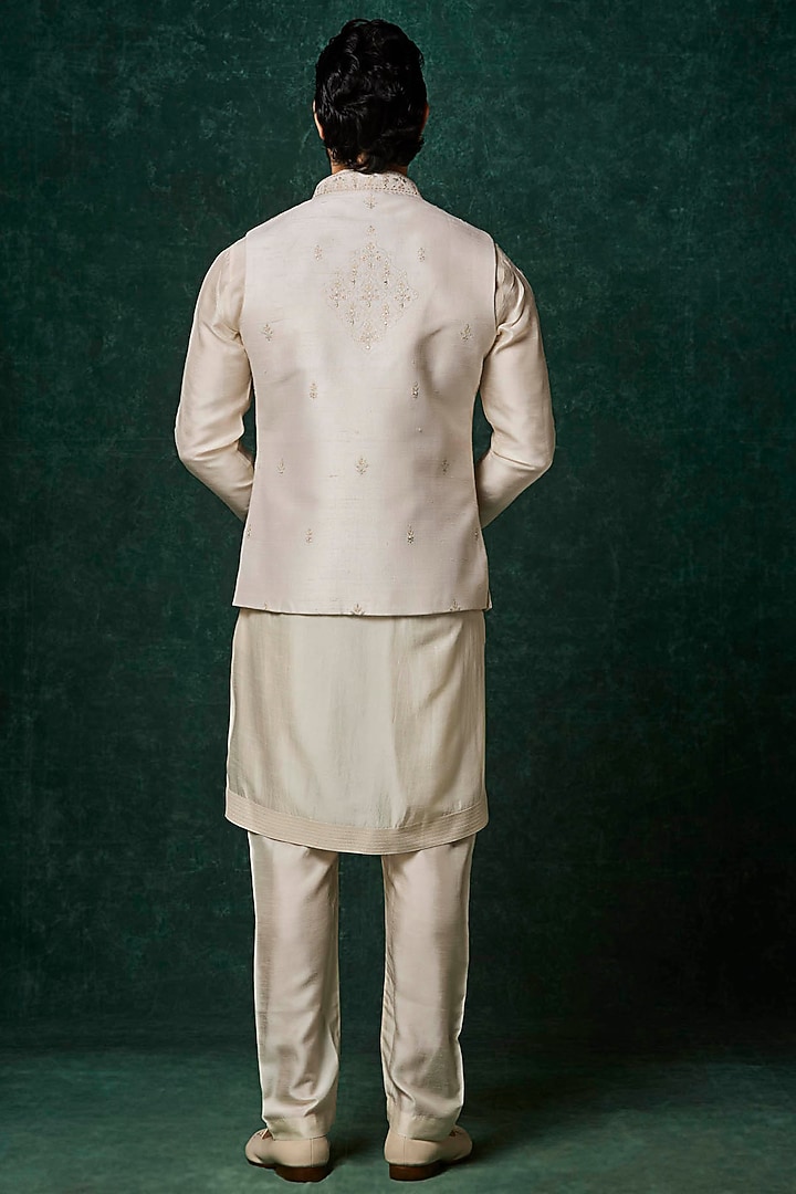 Pearl-Colored Silk Embroidered Bundi Jacket Set by Vanshik at Pernia's Pop Up Shop