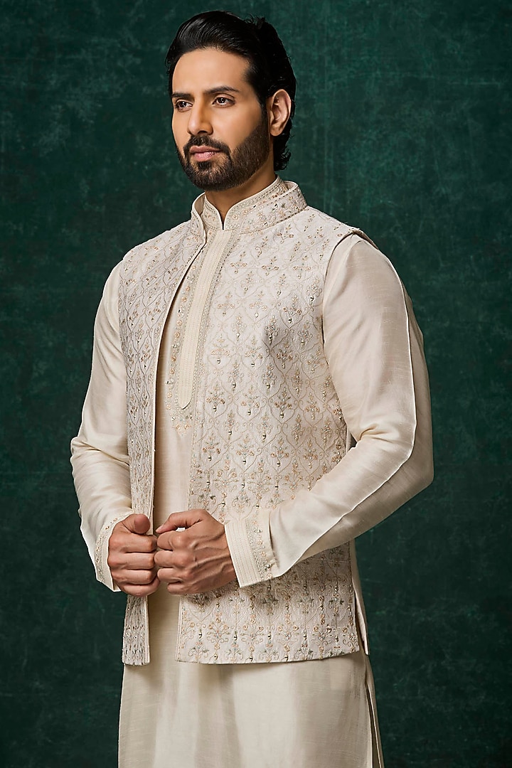 Pearl-Colored Silk Embroidered Bundi Jacket Set by Vanshik at Pernia's Pop Up Shop