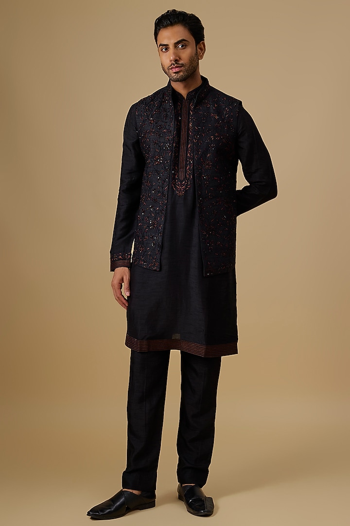 Black Silk Embroidered Bundi Set by Vanshik at Pernia's Pop Up Shop