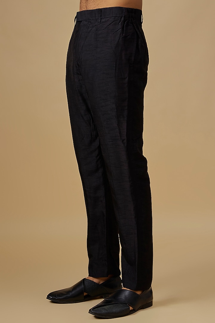 Black Silk Embroidered Bundi Set by Vanshik at Pernia's Pop Up Shop