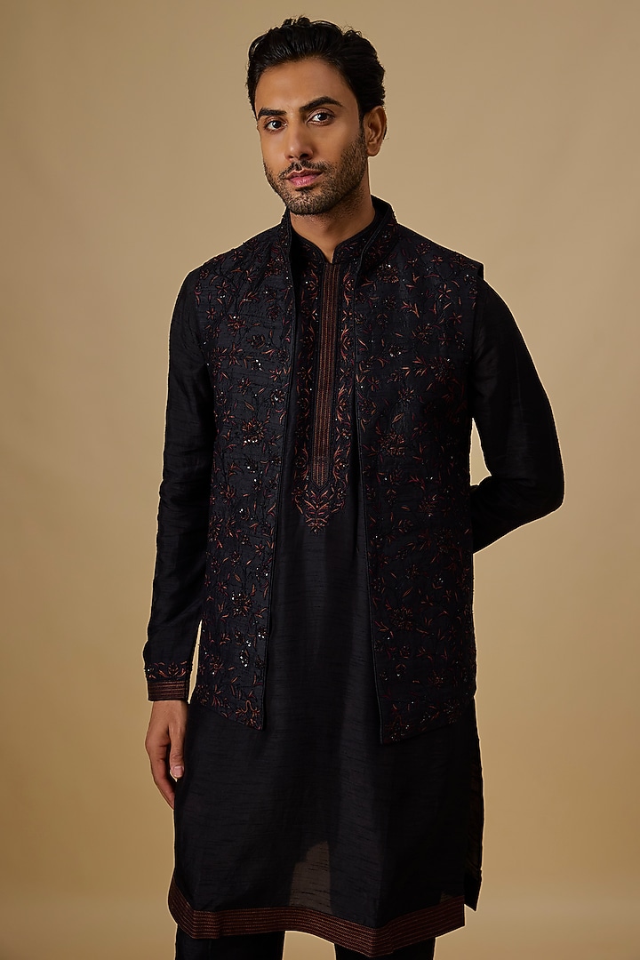 Black Silk Embroidered Bundi Set by Vanshik at Pernia's Pop Up Shop