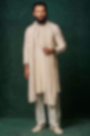 Pearl-Colored Silk Embroidered Kurta Set by Vanshik at Pernia's Pop Up Shop