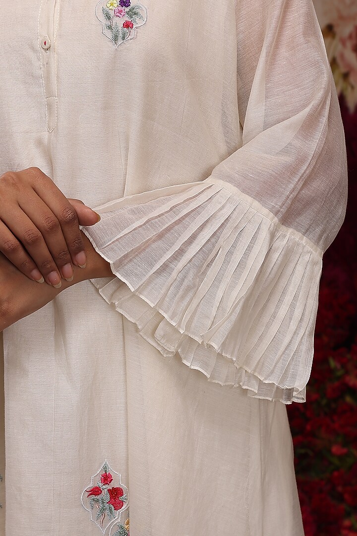 Ivory Chanderi Silk Embroidered Kurta Set by Vrinda by Pundrik Dubey at Pernia's Pop Up Shop