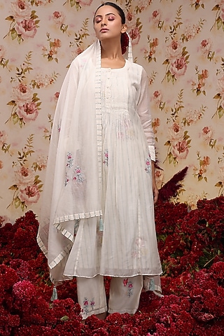 Ivory Chanderi Silk Embroidered Kurta Set by Vrinda by Pundrik Dubey
