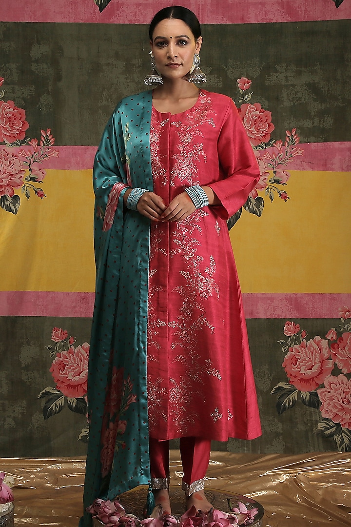 Pink Kasab Embroidered Kurta Set by Vrinda by Pundrik Dubey at Pernia's Pop Up Shop