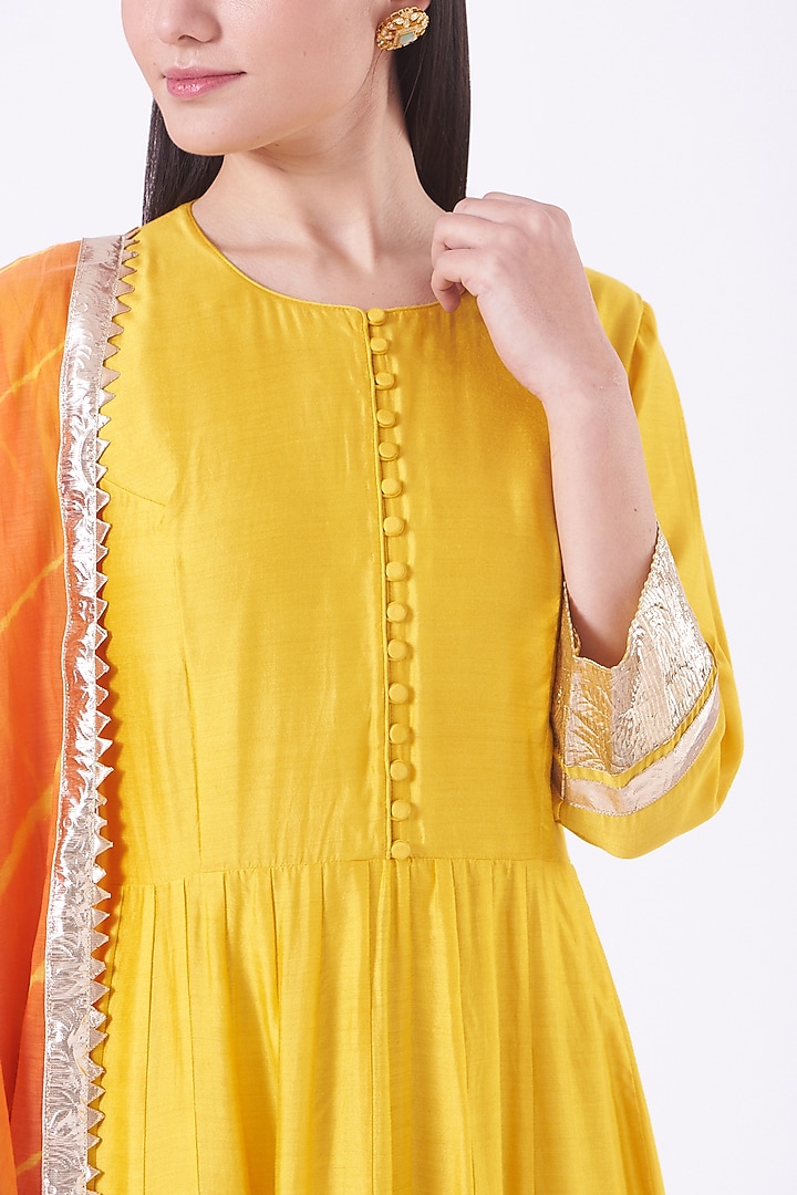 Yellow Embroidered Party Wear Anarkali Set by Pinki Sinha at Pernia's Pop Up Shop