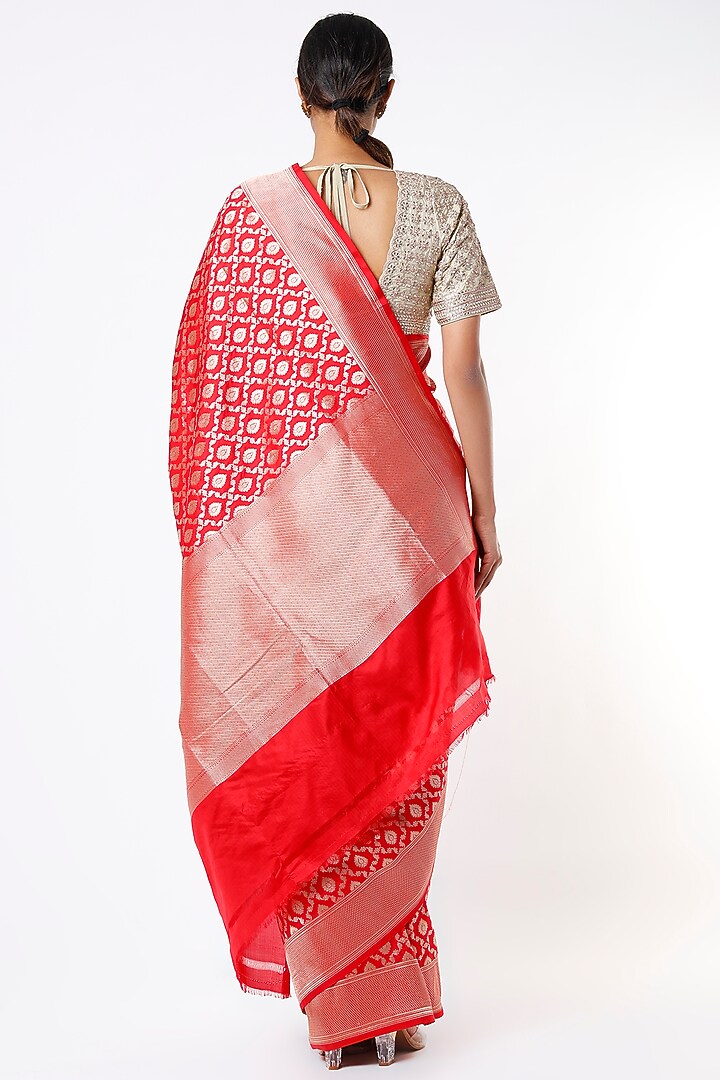 Red Handwoven Pure Silk Wedding Saree by Pinki Sinha at Pernia's Pop Up Shop