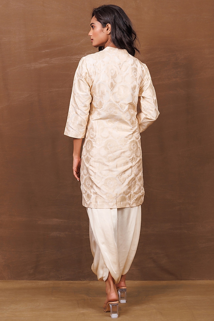 Ivory Banarasi Silk Handwoven Dhoti Skirt Set by Pinki Sinha at Pernia's Pop Up Shop