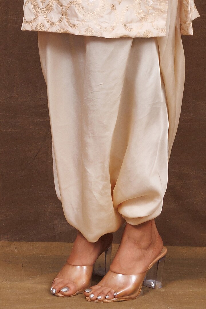 Ivory Banarasi Silk Handwoven Dhoti Skirt Set by Pinki Sinha at Pernia's Pop Up Shop
