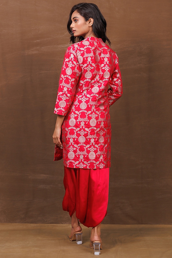 Red Banarasi Silk Handwoven Dhoti Skirt Set by Pinki Sinha at Pernia's Pop Up Shop