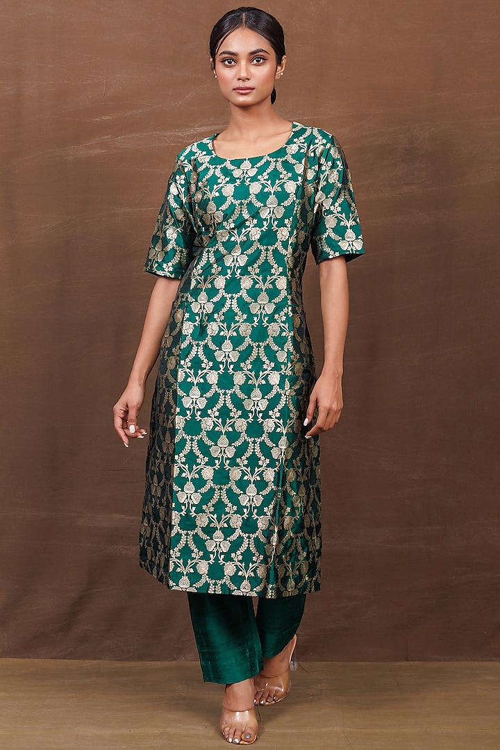 Emerald Green Banarasi Silk Handwoven Kurta Set by Pinki Sinha
