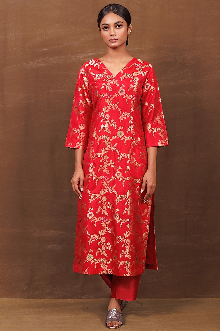 Red Banarasi Silk Handwoven Kurta Set by Pinki Sinha
