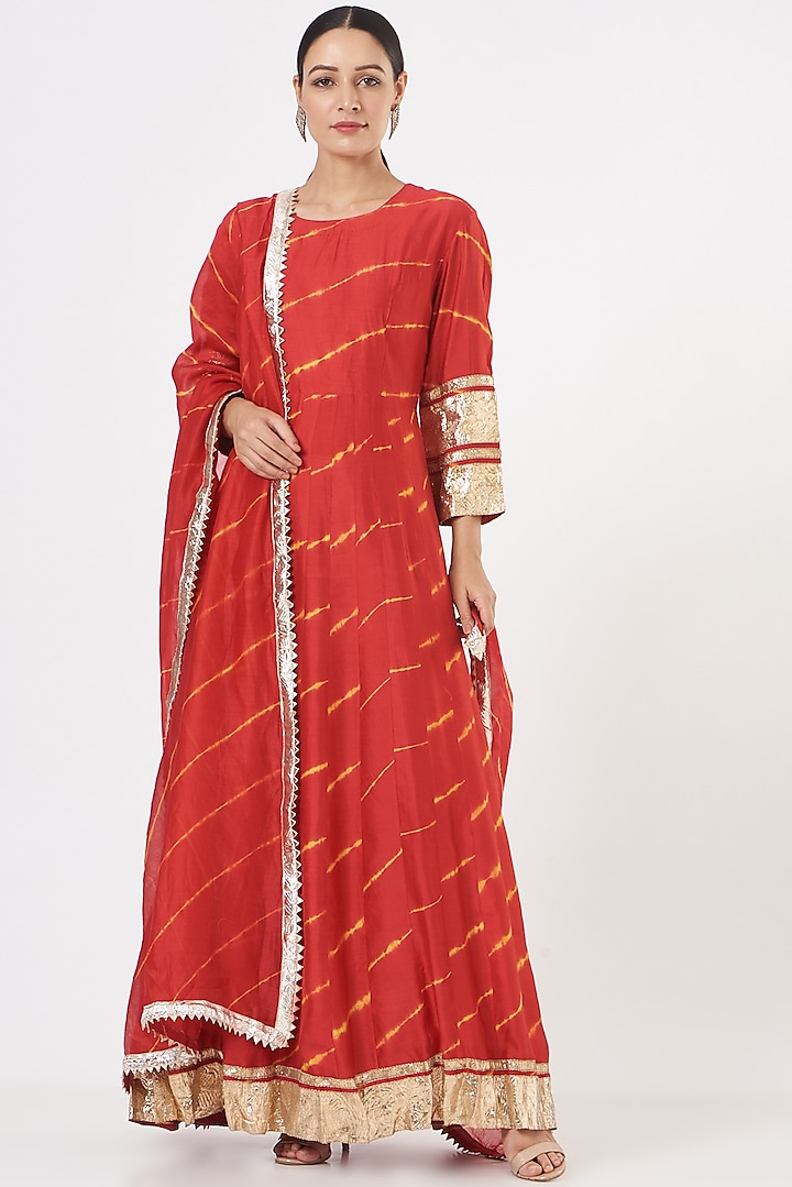 Red Printed Anarkali Set by Pinki Sinha at Pernia's Pop Up Shop