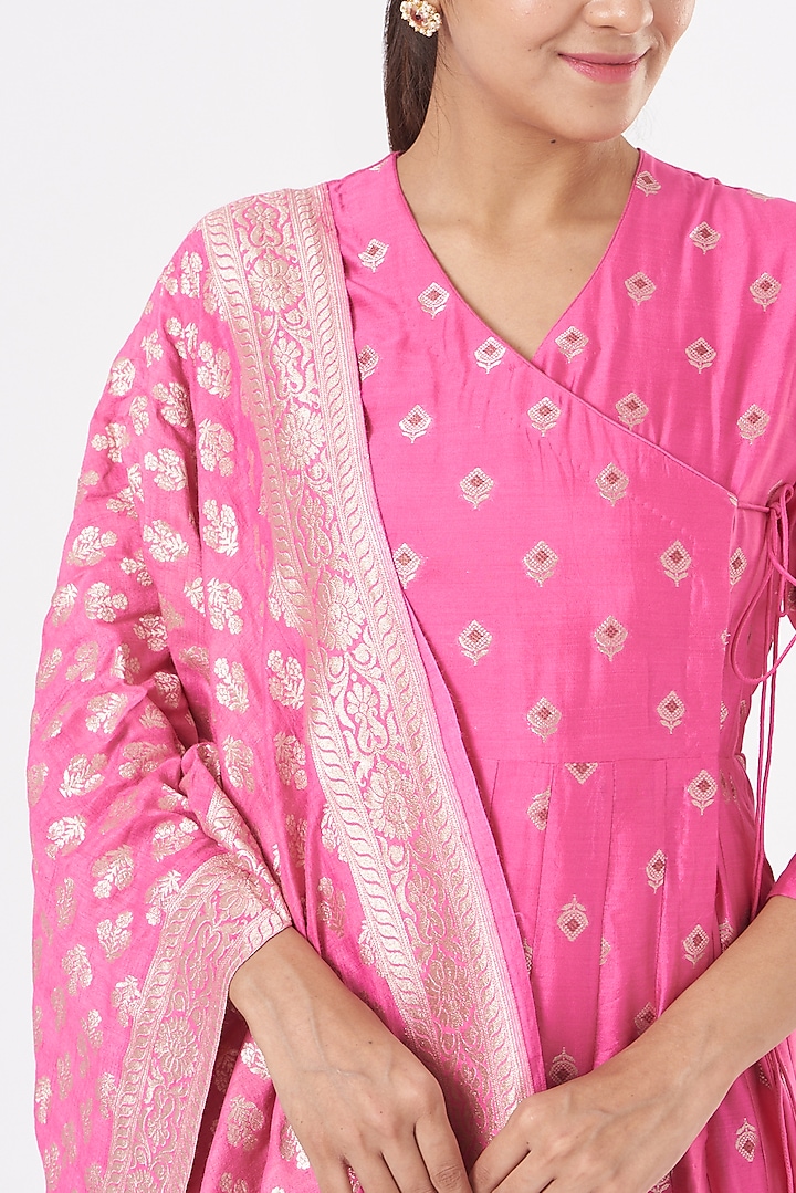 Pink Banarasi Party Wear Anarkali Set by Pinki Sinha at Pernia's Pop Up Shop