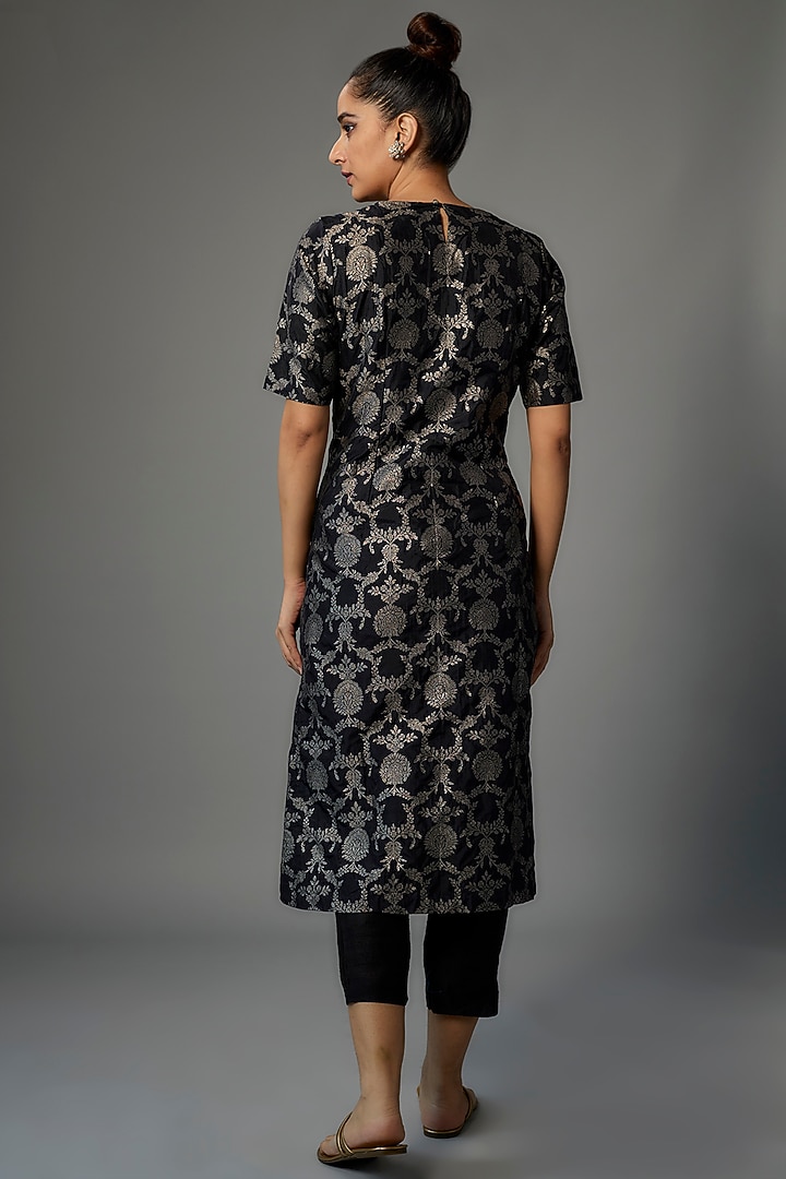Black Brocade Silk Handwoven Kurta Set by Pinki Sinha at Pernia's Pop Up Shop