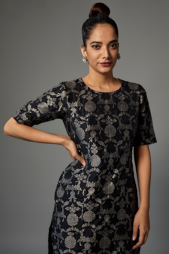 Black Brocade Silk Handwoven Kurta Set by Pinki Sinha at Pernia's Pop Up Shop