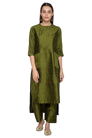 Green Embroidered Raw Silk Kurta Set by Pinki Sinha