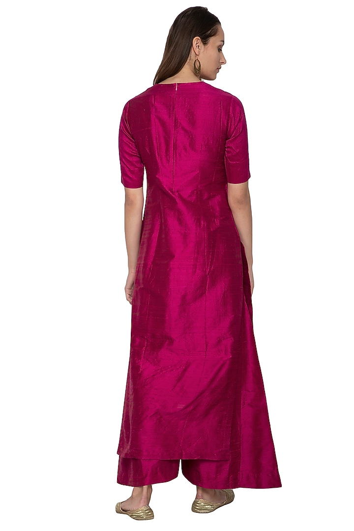 Pink Embroidered Raw Silk Kurta Set by Pinki Sinha at Pernia's Pop Up Shop