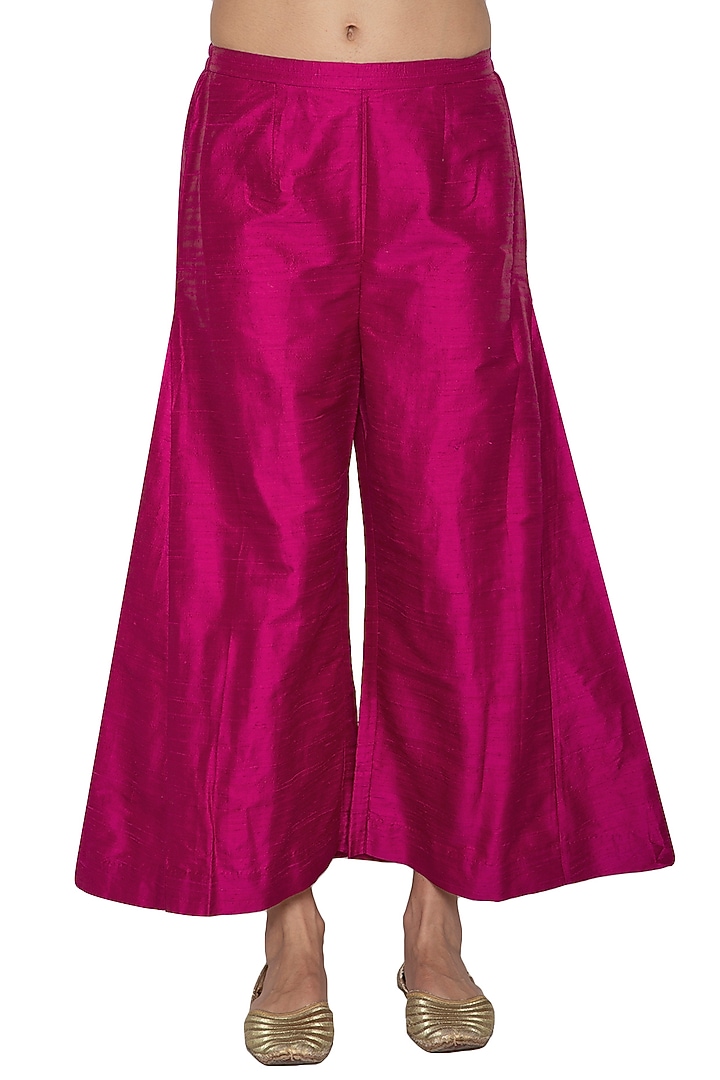 Pink Embroidered Raw Silk Kurta Set by Pinki Sinha at Pernia's Pop Up Shop