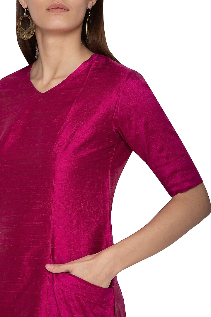 Pink Embroidered Raw Silk Kurta Set by Pinki Sinha at Pernia's Pop Up Shop