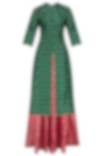 Green Tanchoi Kurta and Brocade Skirt Set by Vishwa by Pinki Sinha