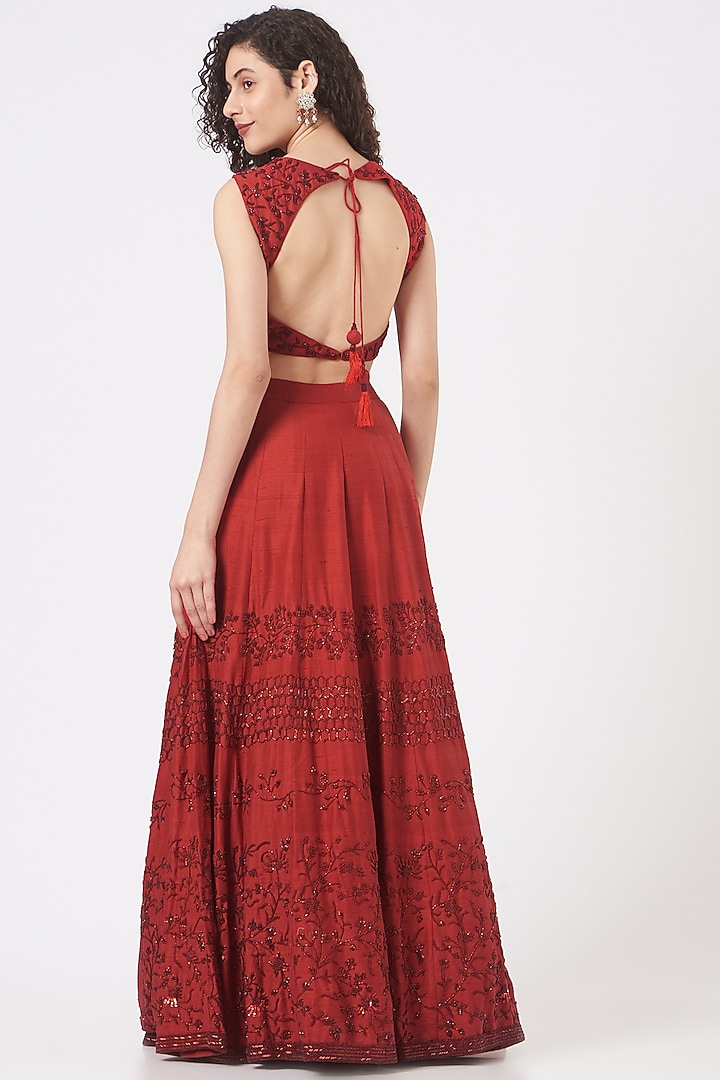 Red Aari Embroidered Wedding Lehenga Set by Vaarha at Pernia's Pop Up Shop