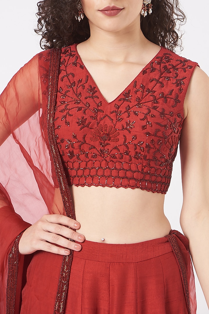 Red Aari Embroidered Wedding Lehenga Set by Vaarha at Pernia's Pop Up Shop