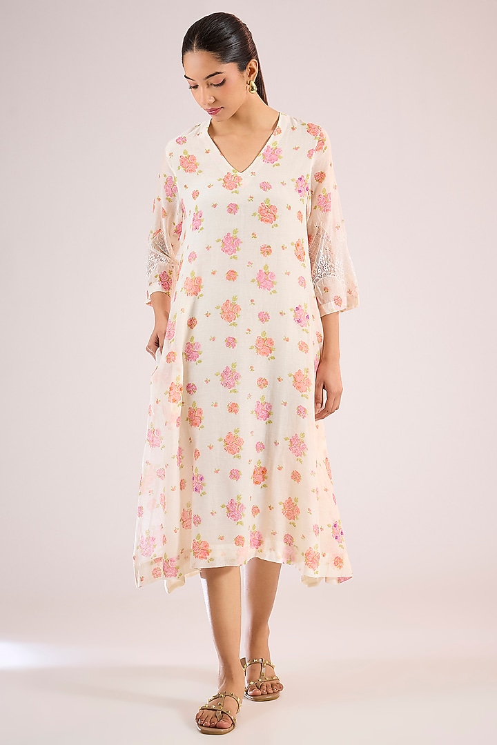 Ivory Chanderi Floral Kurta by Vineet Rahul at Pernia's Pop Up Shop