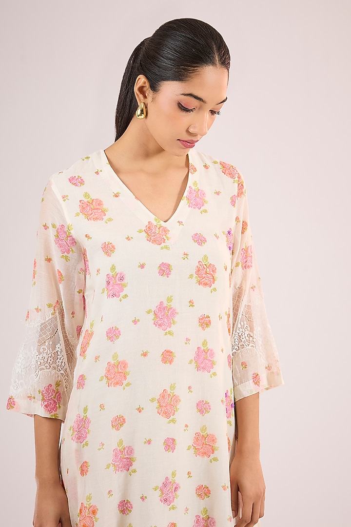 Ivory Chanderi Floral Kurta by Vineet Rahul at Pernia's Pop Up Shop