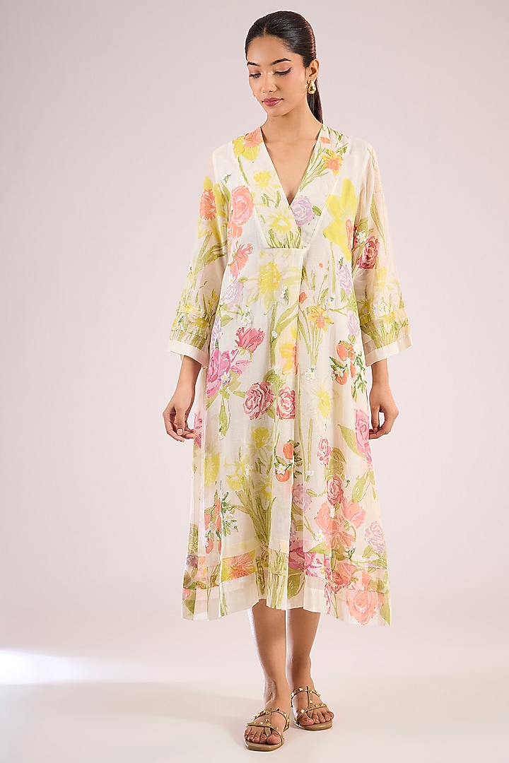 Ivory Chanderi Floral Kurta by Vineet Rahul at Pernia's Pop Up Shop