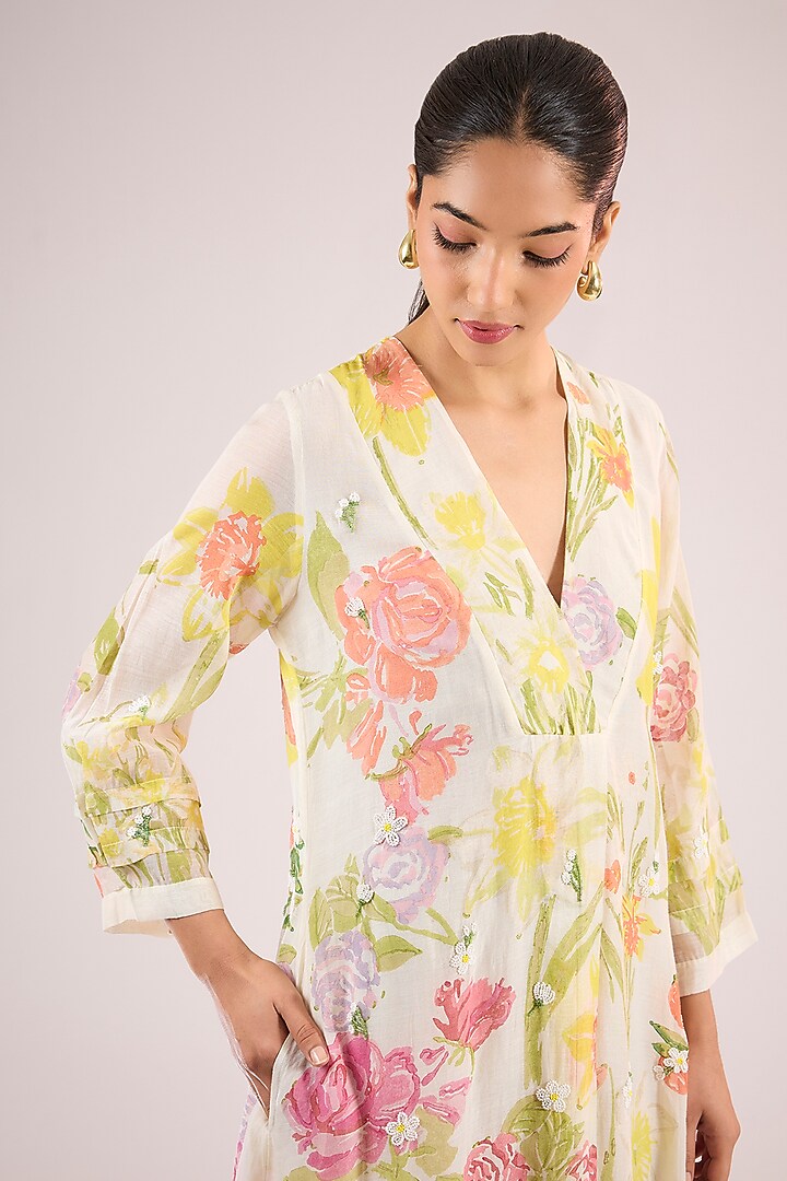 Ivory Chanderi Floral Kurta by Vineet Rahul at Pernia's Pop Up Shop