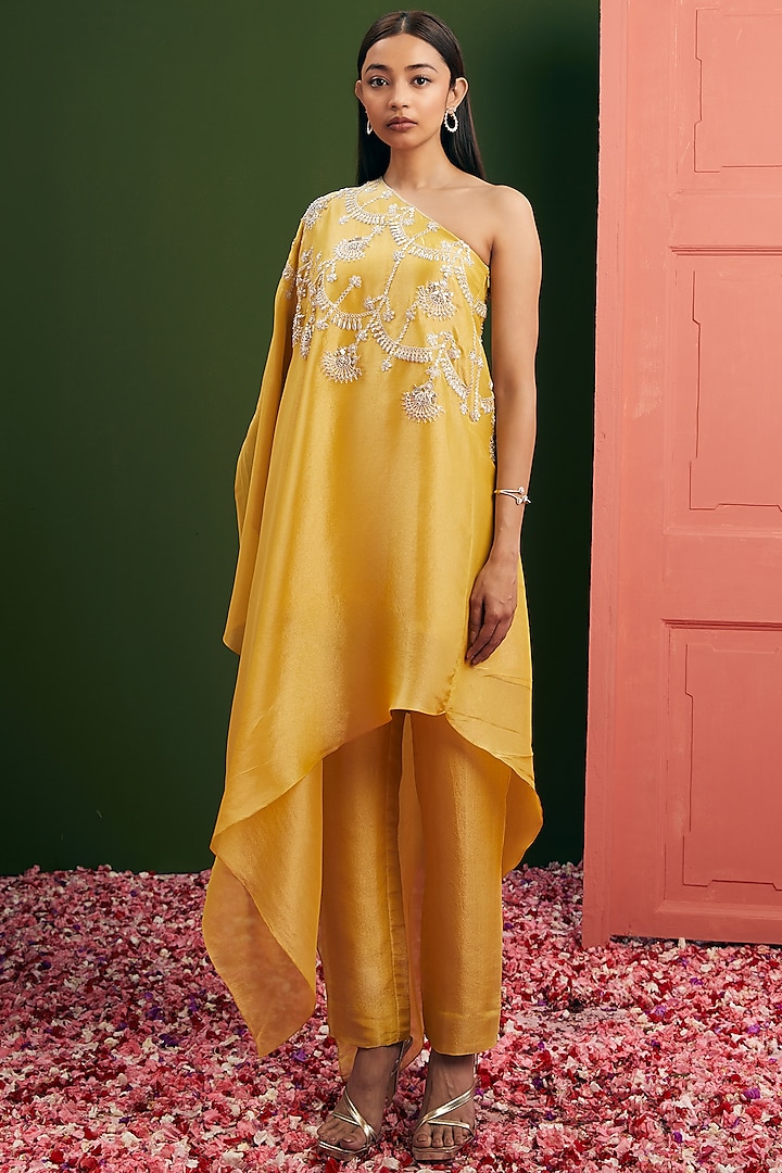 Lemon Yellow Tissue Silk Zardosi Embroidered One-Shoulder Cape Set by Vasavi Shah