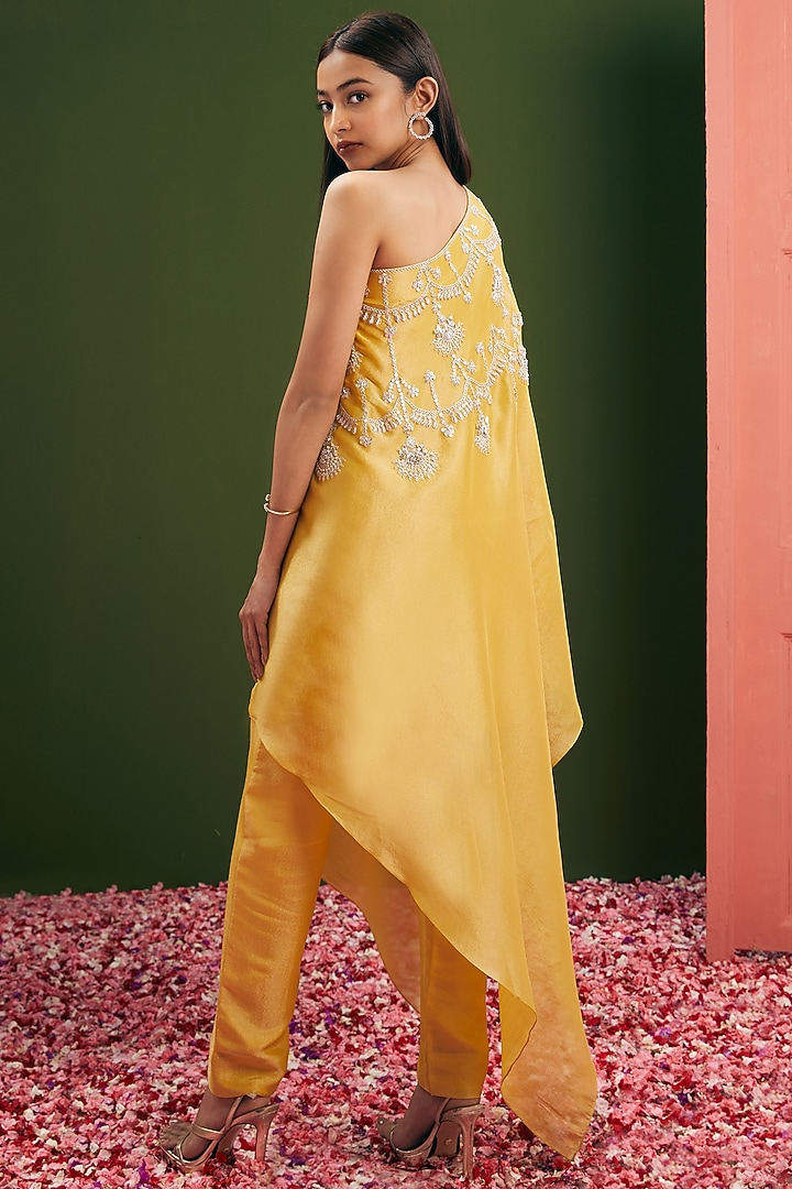 Lemon Yellow Tissue Silk Zardosi Embroidered One-Shoulder Cape Set by Vasavi Shah at Pernia's Pop Up Shop