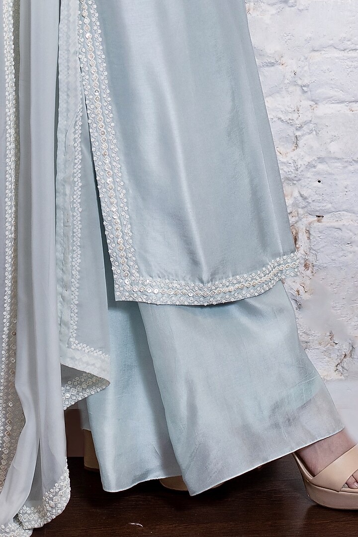 Turquoise Blue Silk Embroidered Kurta Set by Vasavi Shah at Pernia's Pop Up Shop