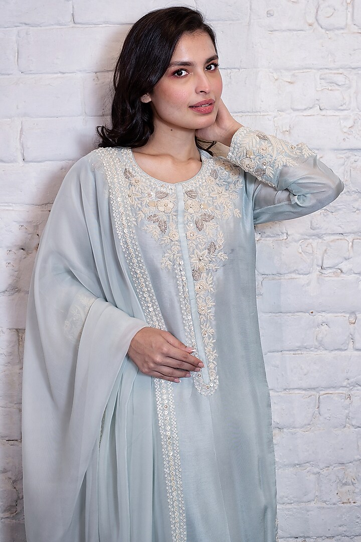 Turquoise Blue Silk Embroidered Kurta Set by Vasavi Shah at Pernia's Pop Up Shop