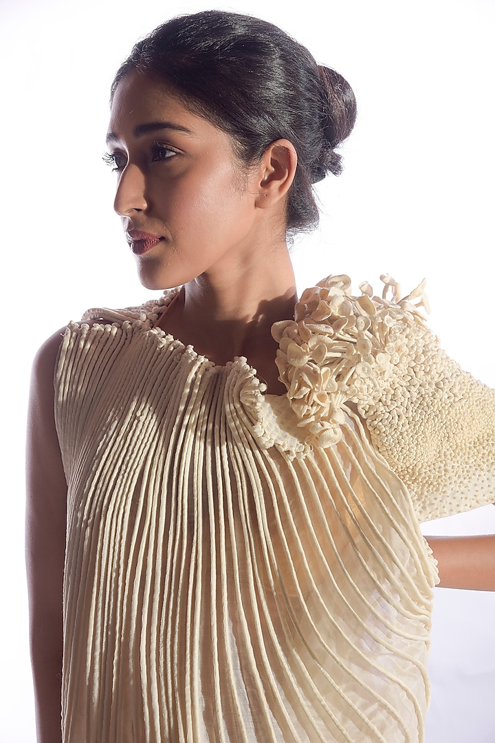 White Chanderi Silk Top by Vaishali S at Pernia's Pop Up Shop