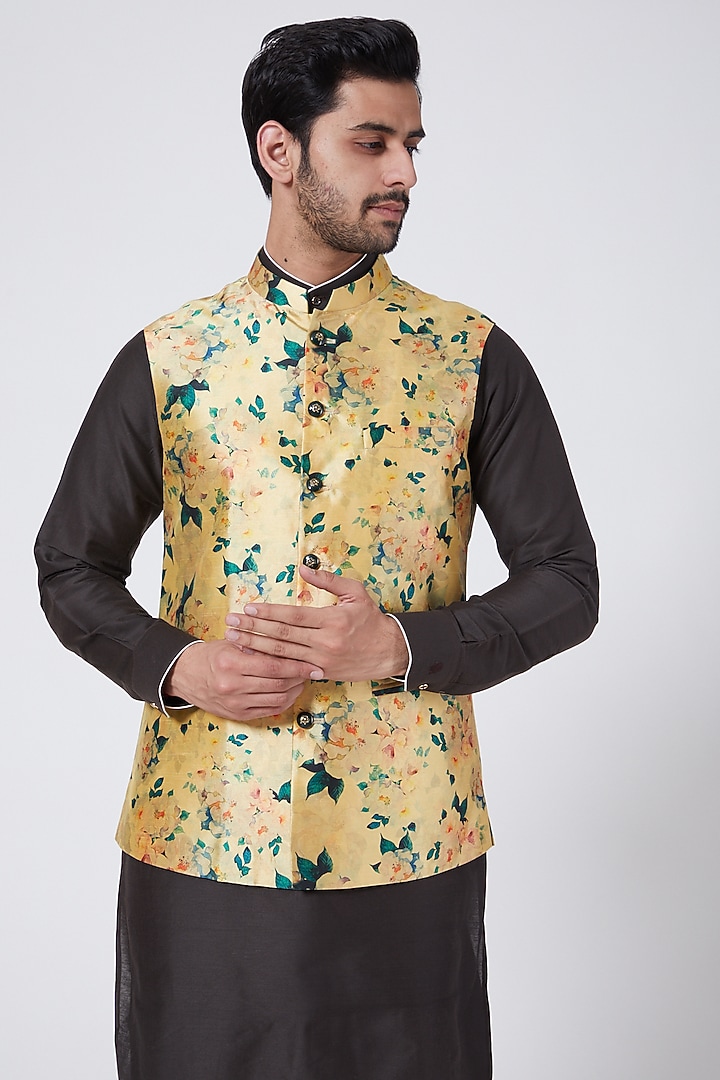 Black Kurta Set With Printed Bundi Jacket by Vavci at Pernia's Pop Up Shop