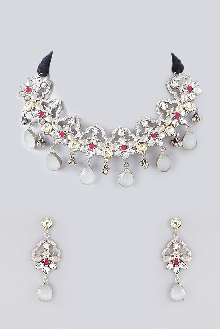 Two Tone Finish Grey Kundan Polki & Pearl Necklace Set by Velvetbox by Shweta at Pernia's Pop Up Shop