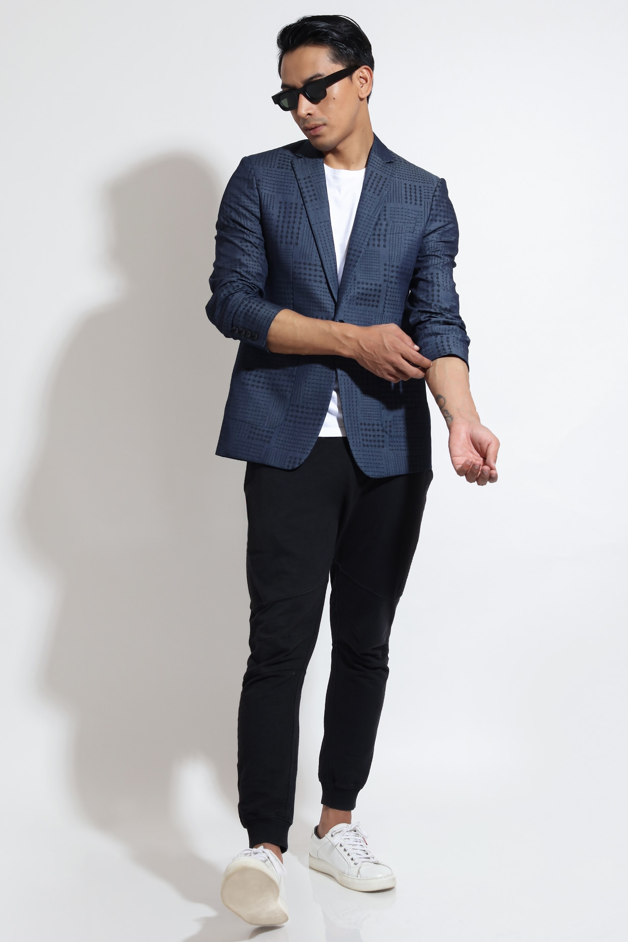 Shop Blue Velvet Blazer for Men Online from India s Luxury