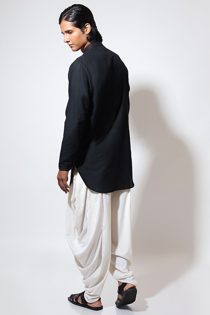 Black Spun Cotton Paisley Embroidered Pathani Kurta Set by Vivek Karunakaran at Pernia's Pop Up Shop