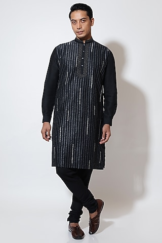 Black Spun Cotton Embroidered Kurta Set by Vivek Karunakaran