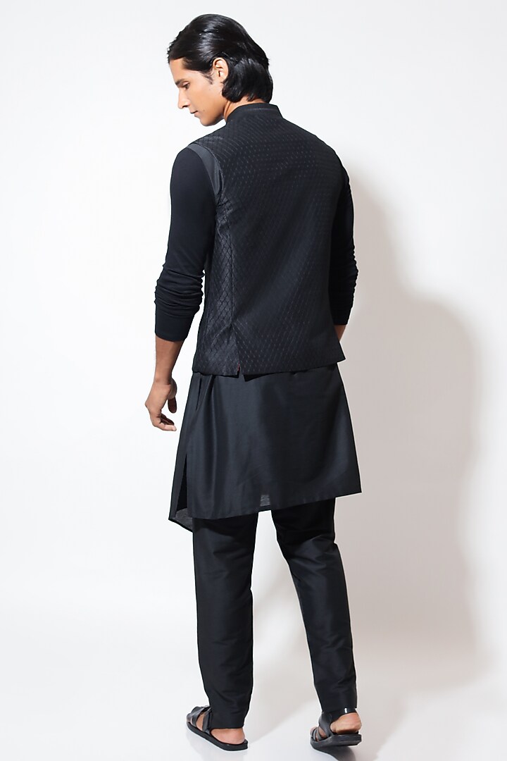 Black Silk Embroidered Bundi Jacket Set by Vivek Karunakaran at Pernia's Pop Up Shop
