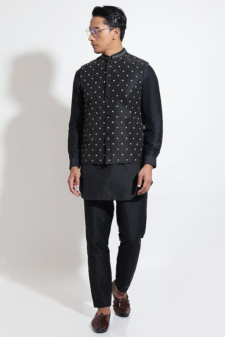 Black Silk Floral Embroidered Bundi Jacket Set by Vivek Karunakaran at Pernia's Pop Up Shop