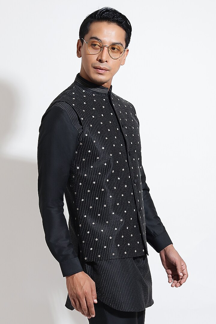 Black Silk Floral Embroidered Bundi Jacket Set by Vivek Karunakaran at Pernia's Pop Up Shop