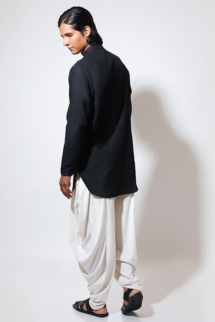 Black Spun Cotton Paisley Embroidered Kurta by Vivek Karunakaran at Pernia's Pop Up Shop