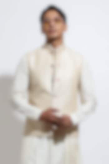 Beige Silk Embroidered Bundi Jacket by Vivek Karunakaran at Pernia's Pop Up Shop