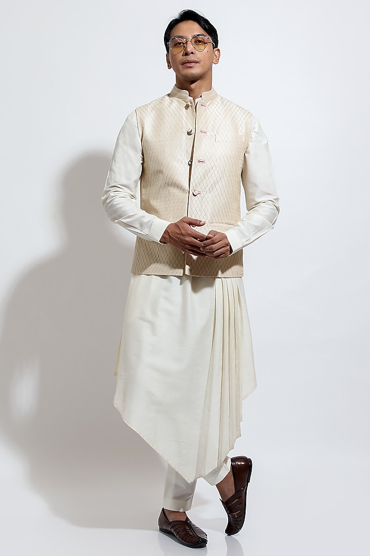 Beige Silk Embroidered Bundi Jacket by Vivek Karunakaran at Pernia's Pop Up Shop