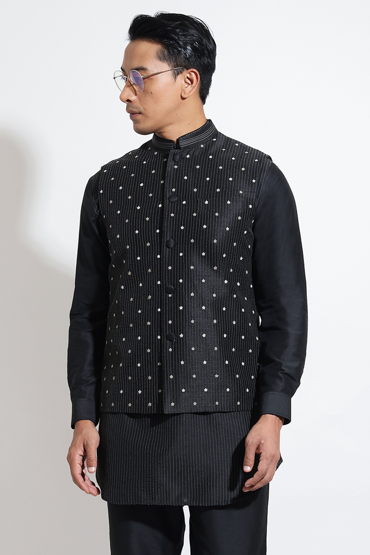 Black Silk Floral Embroidered Bundi Jacket by Vivek Karunakaran at Pernia's Pop Up Shop